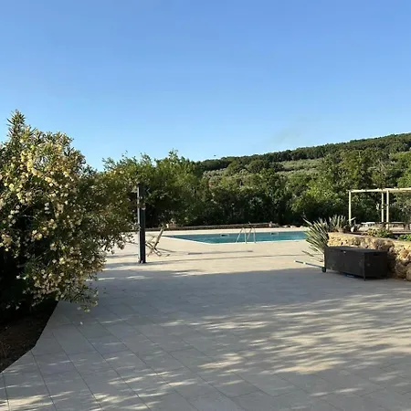 Apartment Tolles Reihenhaus Im Olivenhain By Interhome